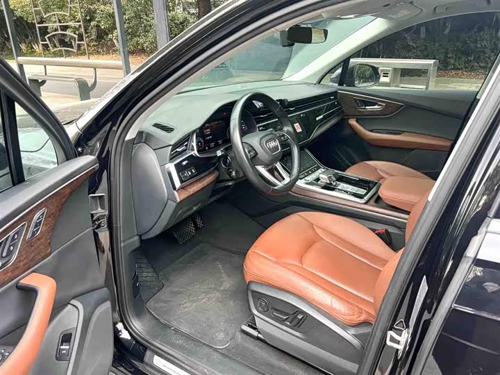 Фото 5 - Audi Q7