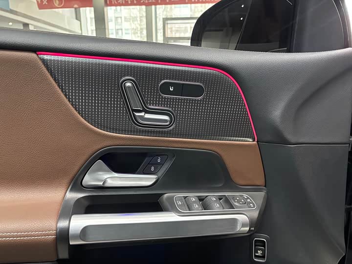 Фото 8 - Mercedes-Benz GLB-Class