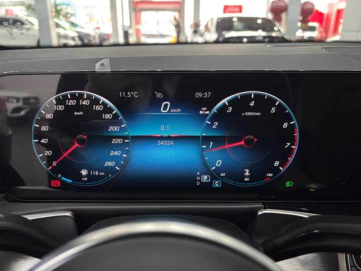 Фото 9 - Mercedes-Benz GLB-Class