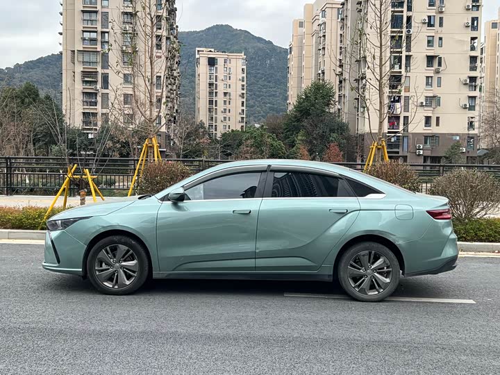 Фото 6 - Geely Geometry G6