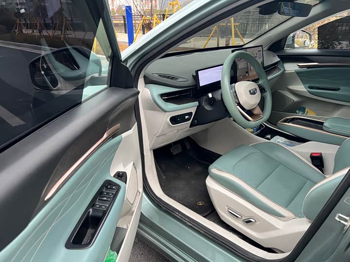 Фото 8 - Geely Geometry G6