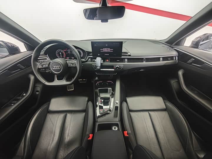 Фото 9 - Audi A4L