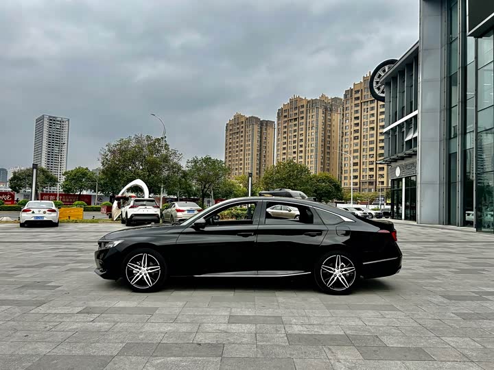 Фото 3 - Honda Accord