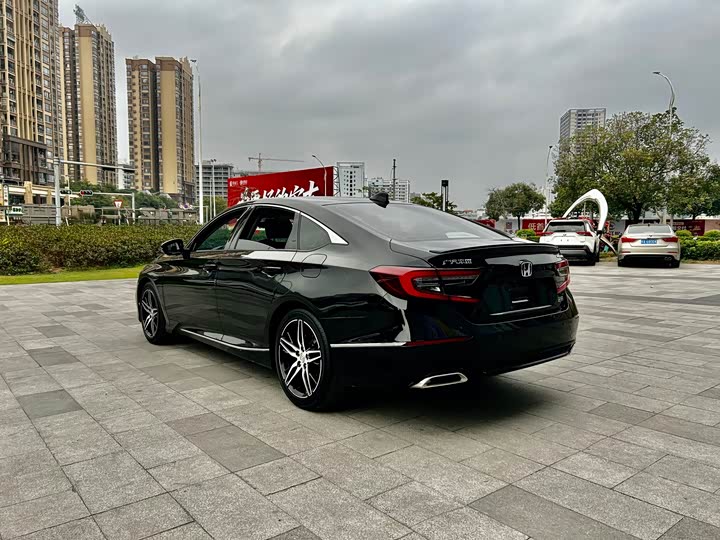 Фото 4 - Honda Accord