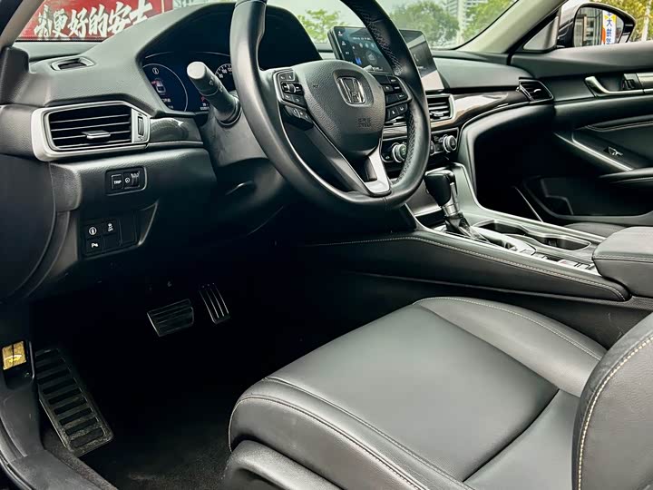 Фото 8 - Honda Accord