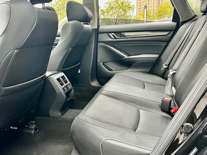 Фото 9 - Honda Accord