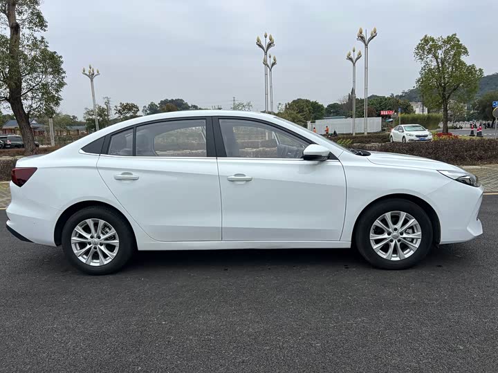 Фото 4 - Roewe i5