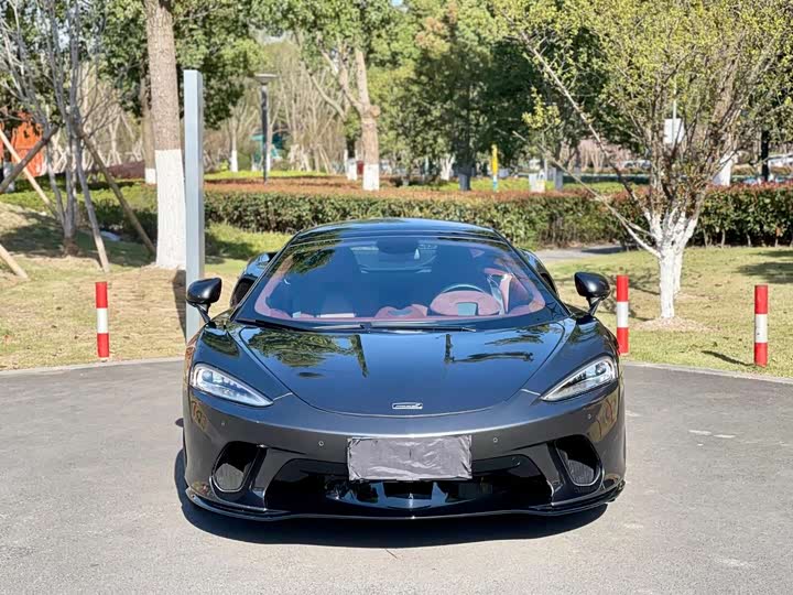 Фото 2 - McLaren GT