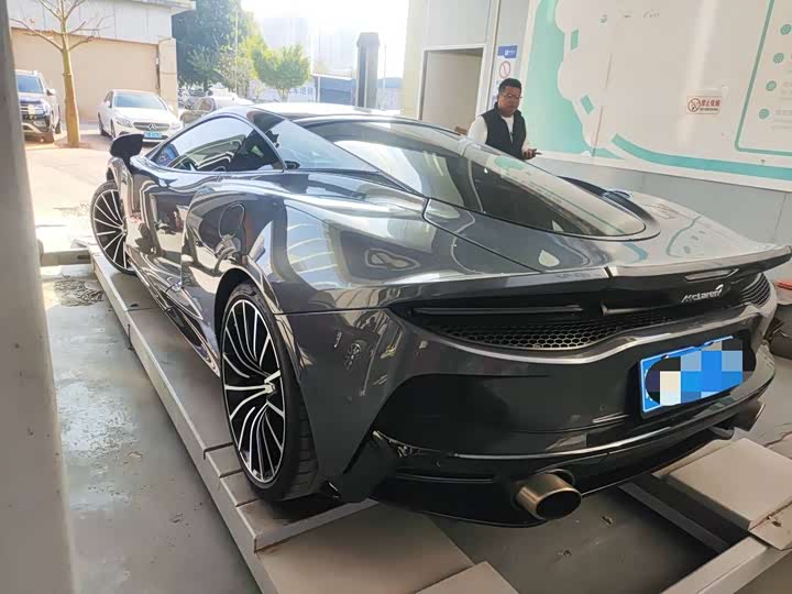 Фото 4 - McLaren GT