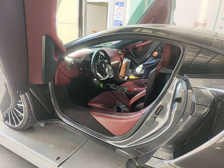 Фото 7 - McLaren GT