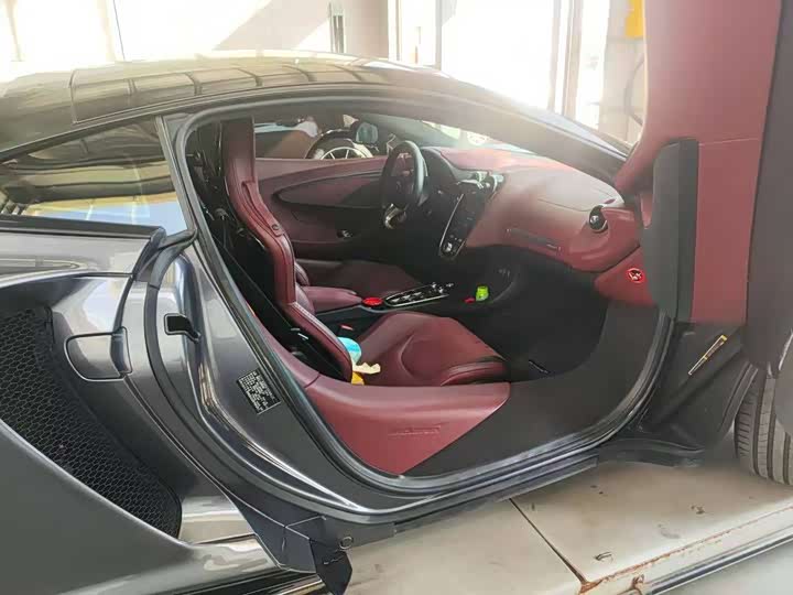 Фото 8 - McLaren GT