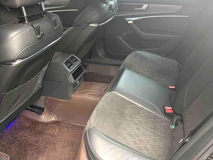 Фото 7 - Audi A6L