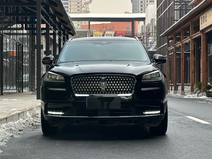 Фото 2 - Lincoln Corsair