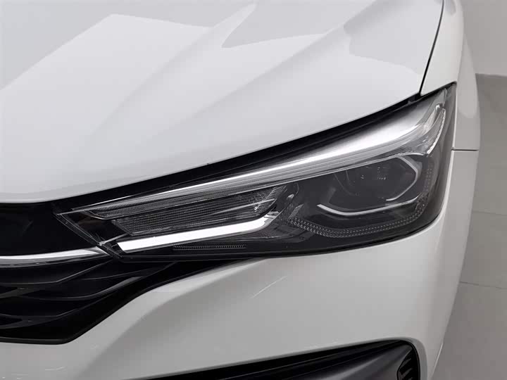 Фото 7 - Roewe i5