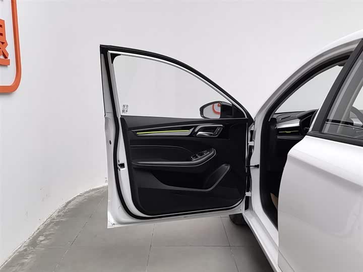 Фото 8 - Roewe i5