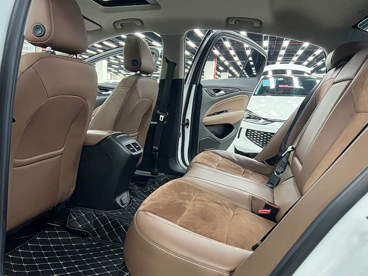 Фото 9 - Buick Regal