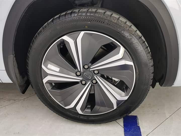 Фото 6 - Geely Monjaro