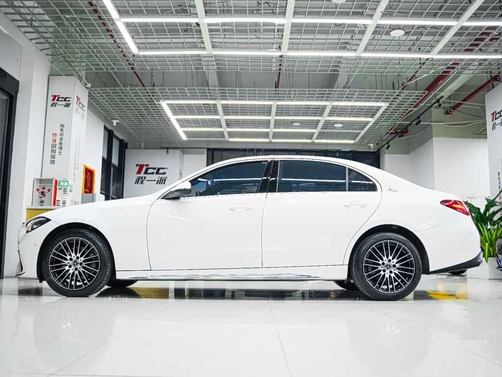 Фото 4 - Mercedes-Benz C-Class