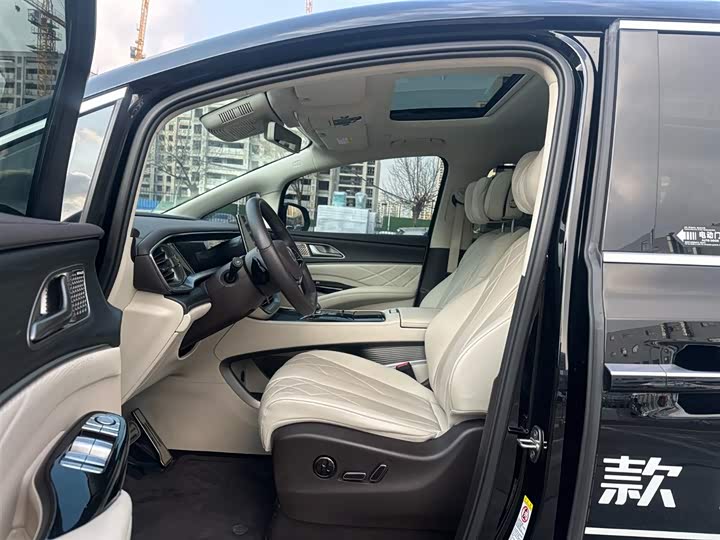 Фото 7 - Denza D9