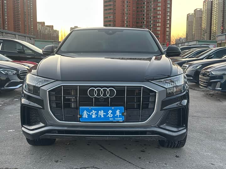Фото 2 - Audi Q8