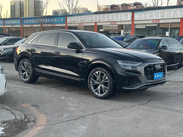 Фото 3 - Audi Q8