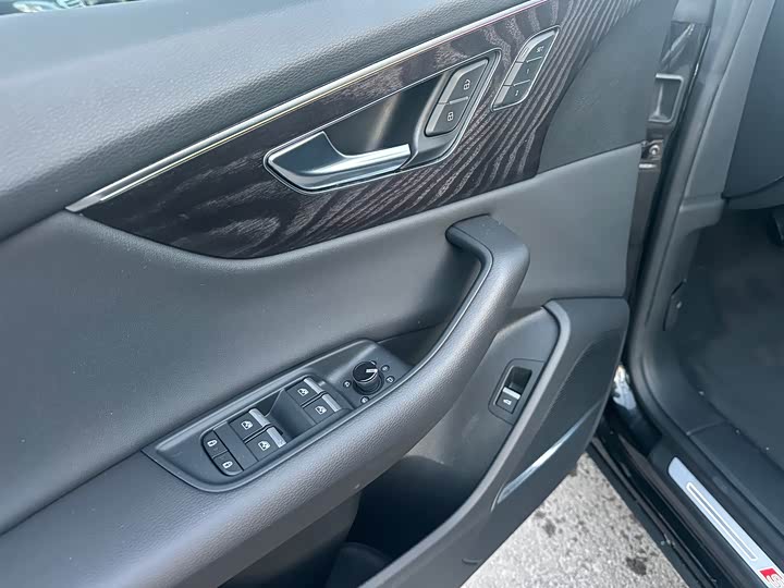 Фото 5 - Audi Q8