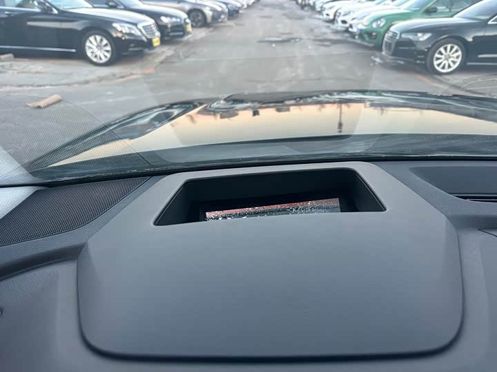 Фото 7 - Audi Q8