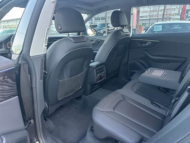 Фото 9 - Audi Q8