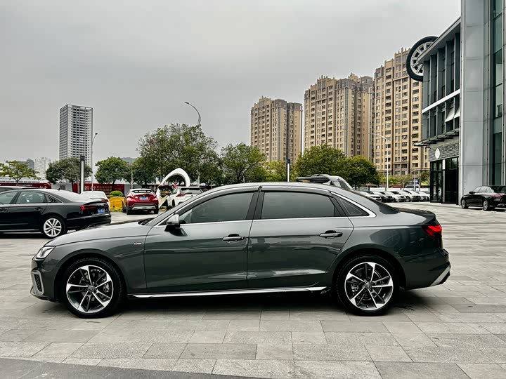 Фото 3 - Audi A4L