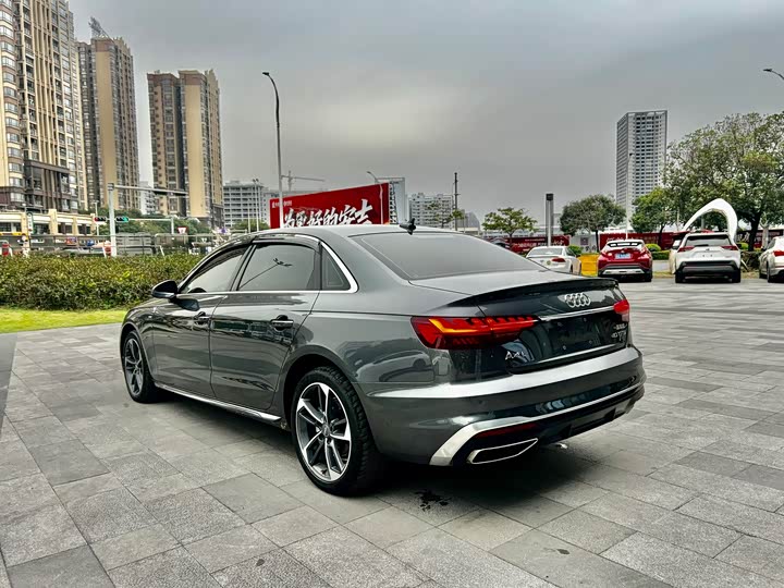 Фото 4 - Audi A4L