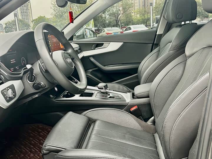 Фото 6 - Audi A4L