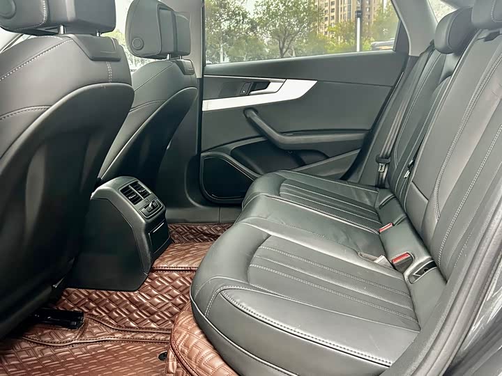 Фото 7 - Audi A4L