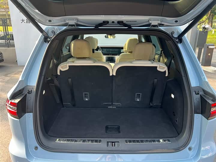 Фото 9 - LiXiang One