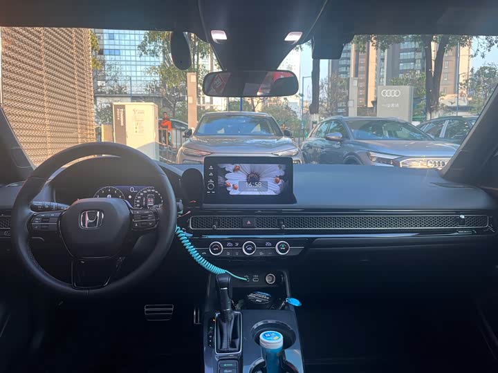 Фото 8 - Honda Civic