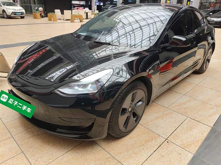 Фото 2 - Tesla Model 3