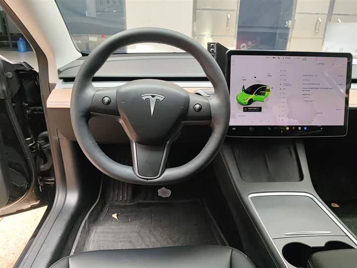 Фото 3 - Tesla Model 3