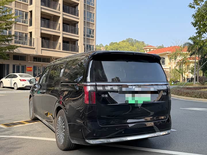 Фото 2 - Zeekr 009