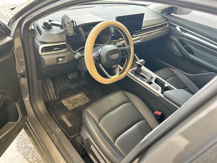 Фото 7 - Geely Emgrand