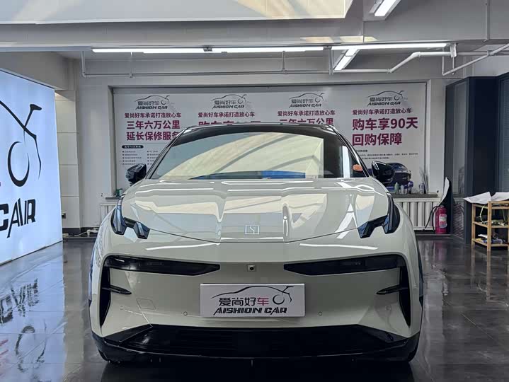 Фото 2 - Zeekr X