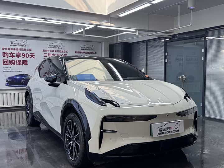 Фото 3 - Zeekr X