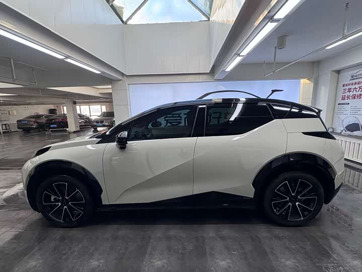 Фото 4 - Zeekr X