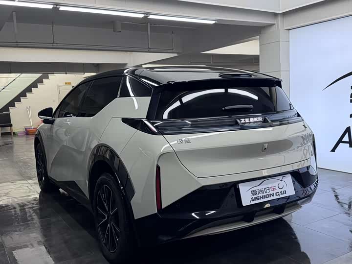 Фото 5 - Zeekr X