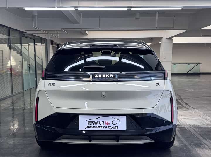 Фото 6 - Zeekr X