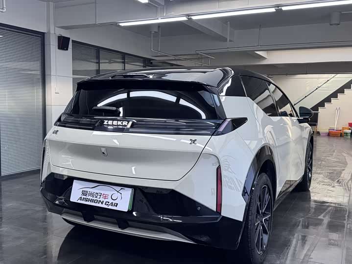 Фото 7 - Zeekr X