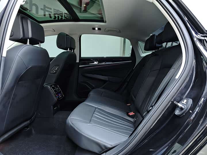 Фото 9 - Volkswagen Passat