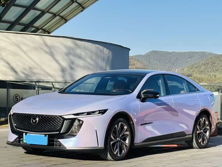 Фото 1 - Mazda EZ-6