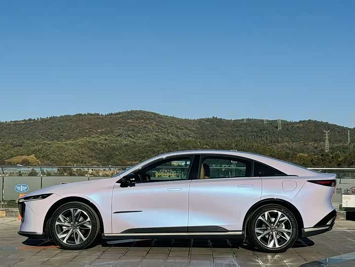 Фото 3 - Mazda EZ-6