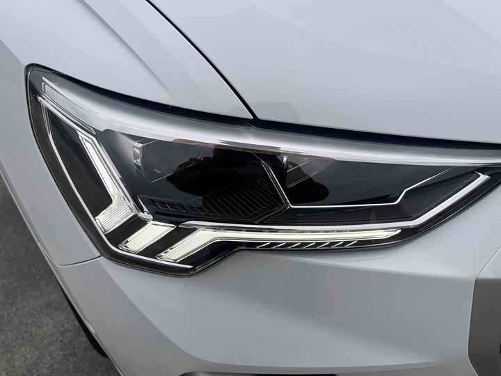 Фото 4 - Audi Q3