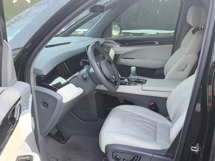 Фото 2 - Zeekr 009