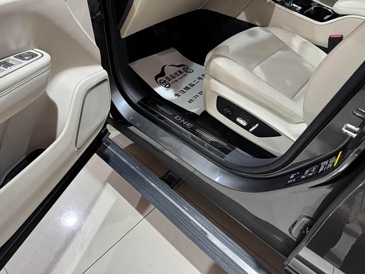 Фото 8 - LiXiang One